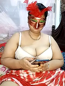 Snapshot of Tanisha-Chy chatting on October 31, 2025, 5:36 pm Tanisha-Chy online show from October 31, 2025, 5:36 pm