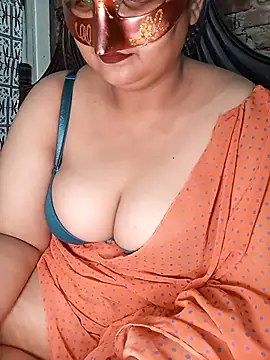 Snapshot of Tanisha-Chy chatting on July 18, 2026, 5:28 pm Tanisha-Chy online show from July 18, 2026, 5:28 pm