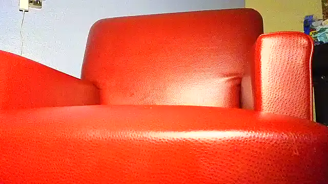 Snapshot of CinnaCakesss chatting on December 19, 2025, 2:35 pm CinnaCakesss online show from December 19, 2025, 2:35 pm