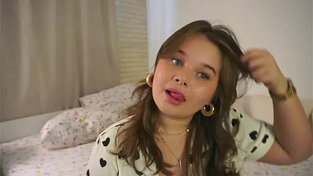 Anna Nicol online show from September 22, 2025, 1:35 pm