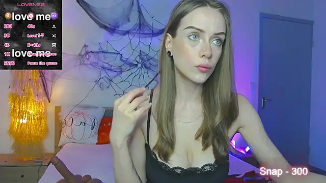 EvaLone1 online show from November 2, 2025, 9:06 pm