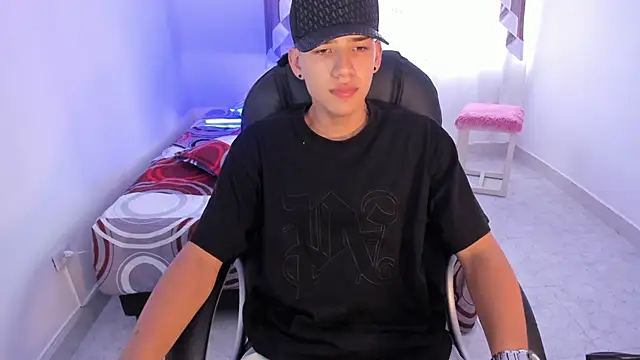 Snapshot of maxthomson_boy chatting on September 10, 2025, 8:31 pm maxthomson boy online show from September 10, 2025, 8:31 pm