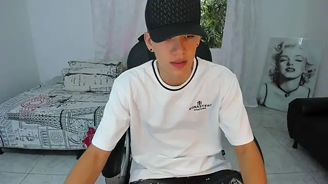 Snapshot of maxthomson_boy chatting on September 27, 2025, 7:52 pm maxthomson boy online show from September 27, 2025, 7:52 pm