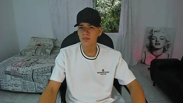 Snapshot of maxthomson_boy chatting on September 30, 2025, 7:30 pm maxthomson boy online show from September 30, 2025, 7:30 pm