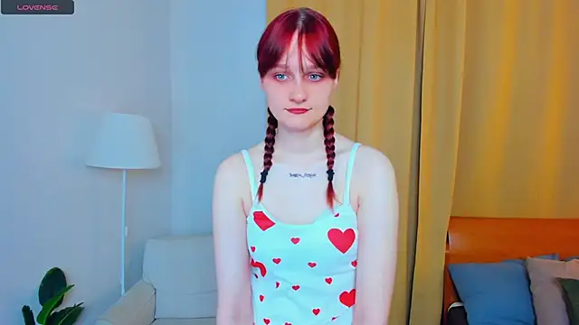 KatyKufel online show from October 31, 2025, 6:42 pm