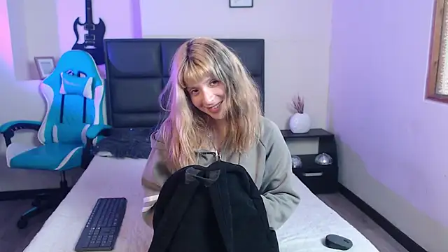 Amnesia  online show from October 13, 2025, 5:13 pm