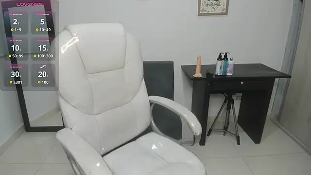 Aiilyn Ds online show from October 4, 2025, 9:40 am