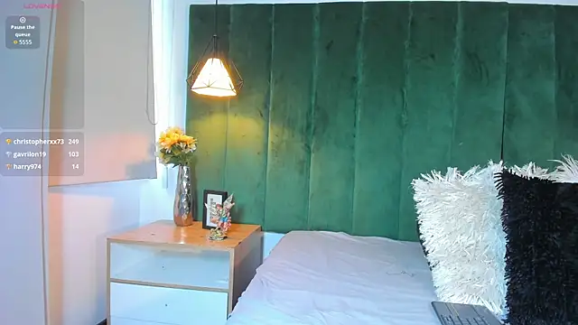 kittyy milk 001 online show from October 15, 2025, 9:15 pm