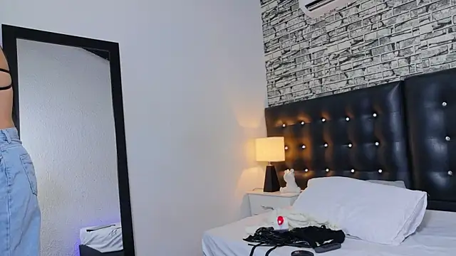 Martina thompson69 online show from September 11, 2025, 1:33 pm