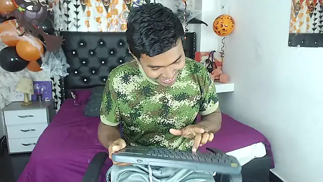 Snapshot of Adam_Morgan2 chatting on October 15, 2025, 5:07 am Adam Morgan2 online show from October 15, 2025, 5:07 am