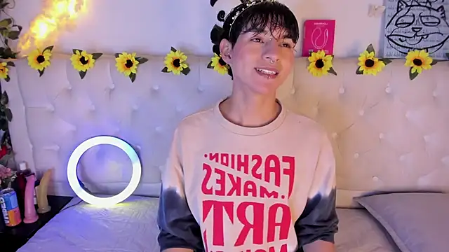 AleAurarashi online show from February 9, 2026, 3:32 am