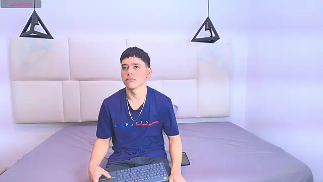 aron twink66 online show from September 27, 2025, 2:22 pm