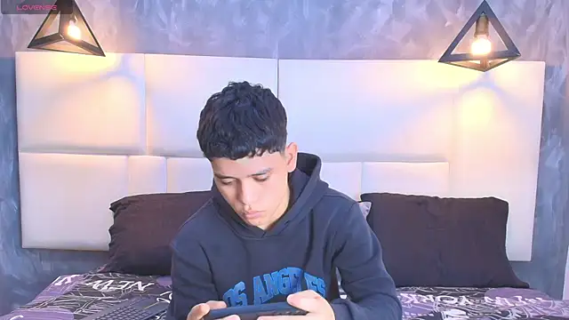 aron twink66 online show from September 30, 2025, 3:39 pm