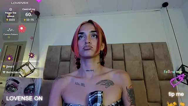Snapshot of RavynRouge chatting on October 9, 2025, 3:04 am RavynRouge online show from October 9, 2025, 3:04 am
