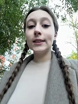 FroggyAnna online show from October 1, 2025, 1:50 pm