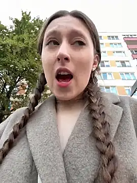 FroggyAnna online show from October 3, 2025, 1:19 pm