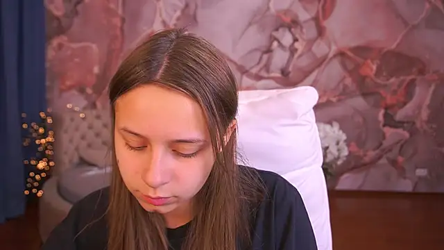 AnnaPearl online show from October 3, 2025, 8:17 pm