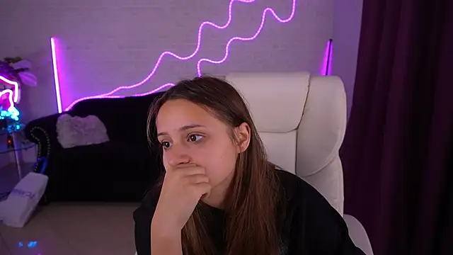 AnnaPearl online show from October 5, 2025, 8:18 pm