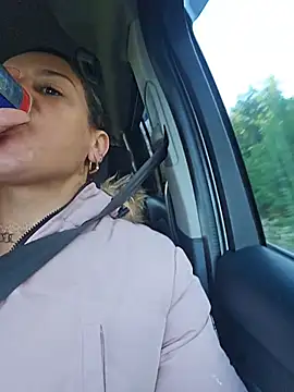 GoddessChantelle online show from November 17, 2025, 1:17 pm