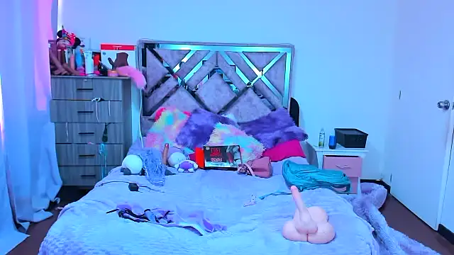 Luna Analya online show from December 18, 2025, 12:55 pm