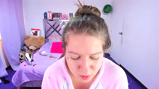 Luna Analya online show from April 11, 2026, 3:27 pm