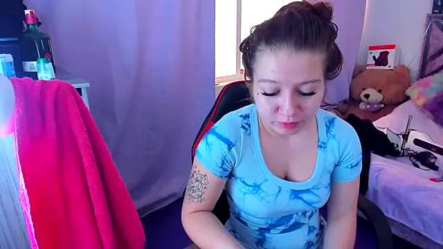 Luna Analya online show from April 18, 2026, 1:37 pm