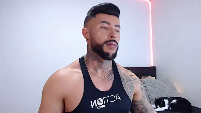 andrea de lucaa online show from September 18, 2025, 3:52 am