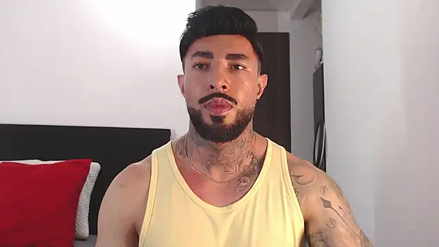 Snapshot of andrea_de_lucaa chatting on June 18, 2026, 5:08 am andrea de lucaa online show from June 18, 2026, 5:08 am