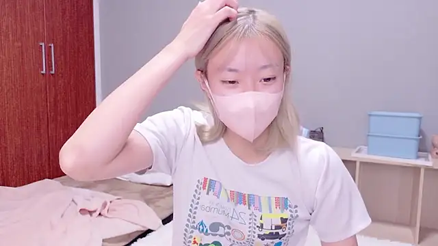 Nana  ch online show from November 10, 2025, 4:33 am