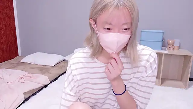 Nana  ch online show from November 11, 2025, 4:45 am