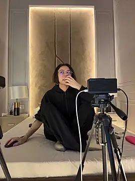 VioletAsh online show from February 9, 2026, 4:16 am