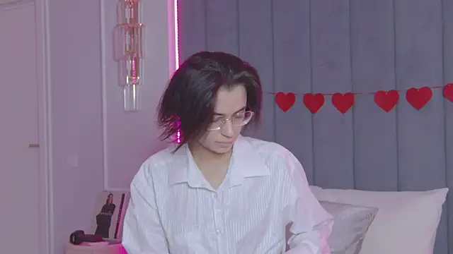 VioletAsh online show from March 9, 2026, 4:27 am