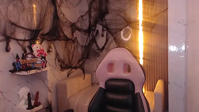 Sophia tf online show from October 21, 2025, 4:51 pm