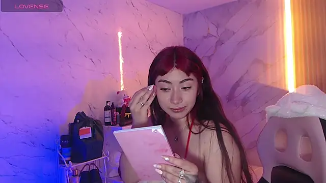 Sophia tf online show from November 24, 2025, 1:11 pm