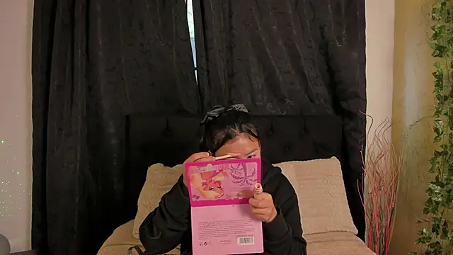 Tiffany Nm online show from November 17, 2025, 12:55 pm