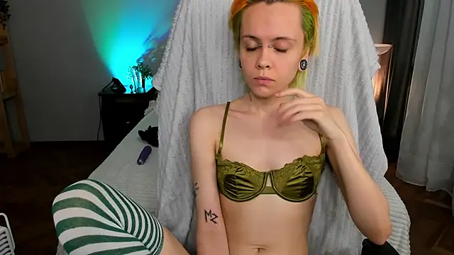 Snapshot of sweet_posya chatting on September 19, 2025, 7:43 am sweet posya online show from September 19, 2025, 7:43 am