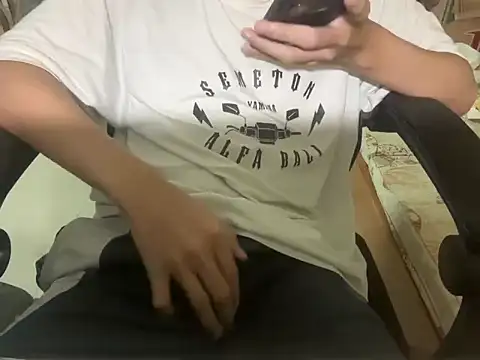 Snapshot of Alextran1002 chatting on December 18, 2025, 5:19 pm Alextran1002 online show from December 18, 2025, 5:19 pm