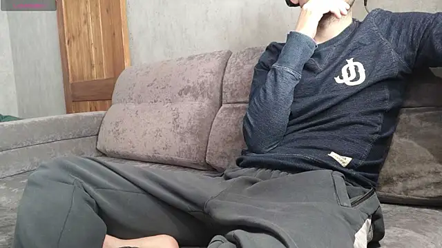 TommyShe1by online show from September 18, 2025, 8:49 am