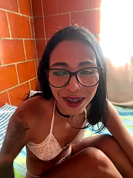 Emma  cumlovee online show from September 10, 2025, 2:06 pm