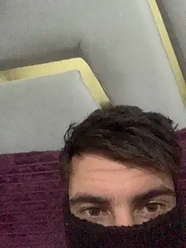 Snapshot of 3Omar45 chatting on November 18, 2025, 10:47 pm 3Omar45 online show from November 18, 2025, 10:47 pm