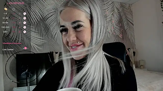 Kira Key online show from March 1, 2026, 8:49 am