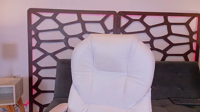 kloe bella online show from February 13, 2026, 12:34 pm