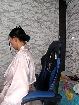 AlisSon  hot online show from December 4, 2025, 4:33 am