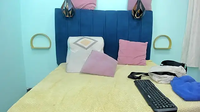 Snapshot of Adrianasex_69x chatting on April 25, 2026, 11:35 pm Adrianasex 69x online show from April 25, 2026, 11:35 pm