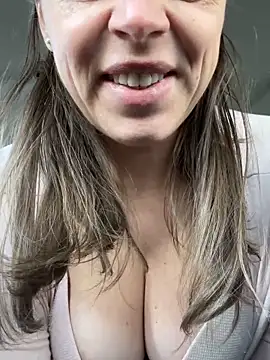 ladywithbigass online show from December 18, 2025, 7:47 am