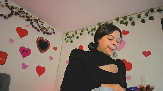 MiaCollinssx online show from February 18, 2026, 3:19 pm