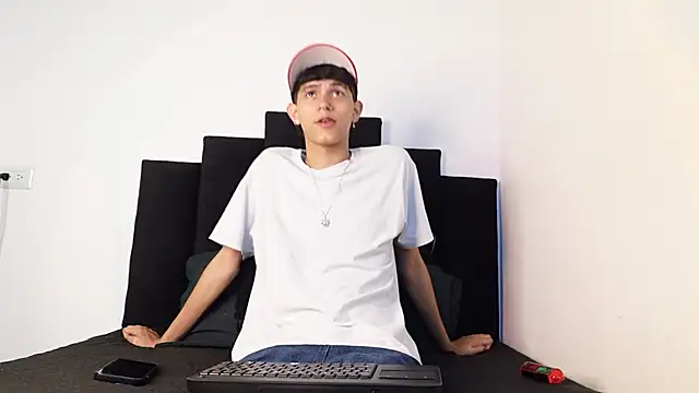 alexmark  online show from November 12, 2025, 3:51 am