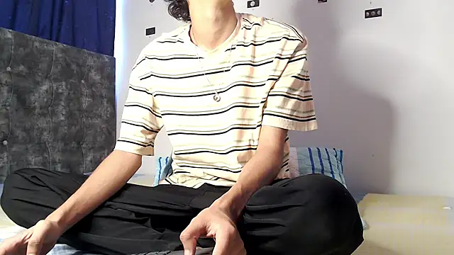 Snapshot of alexmark_ chatting on April 21, 2026, 4:56 pm alexmark online show from April 21, 2026, 4:56 pm