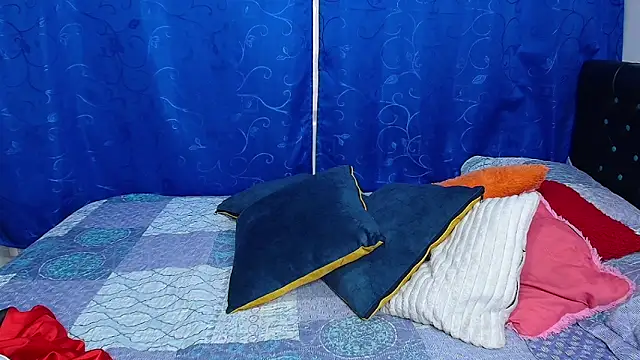 melikaronit2 online show from October 7, 2025, 5:43 pm