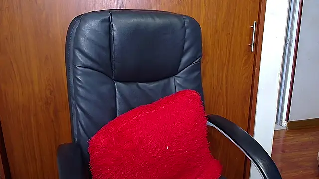 melikaronit2 online show from December 5, 2025, 5:09 pm